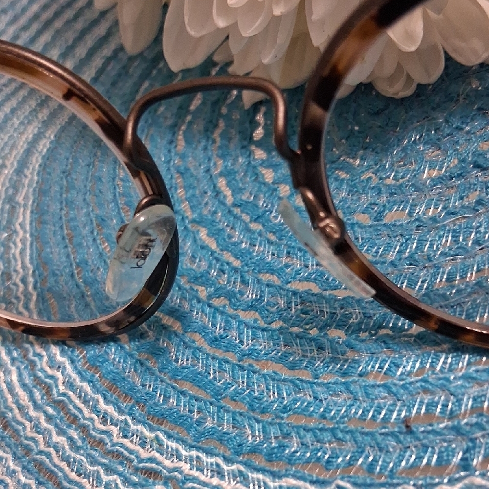 Round Tortoiseshell Glasses - Picture 4 of 13